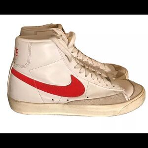 Size 8 1/2 Nike Blazer '77 Vintage Mid Habanero Red W. 
In very good shape